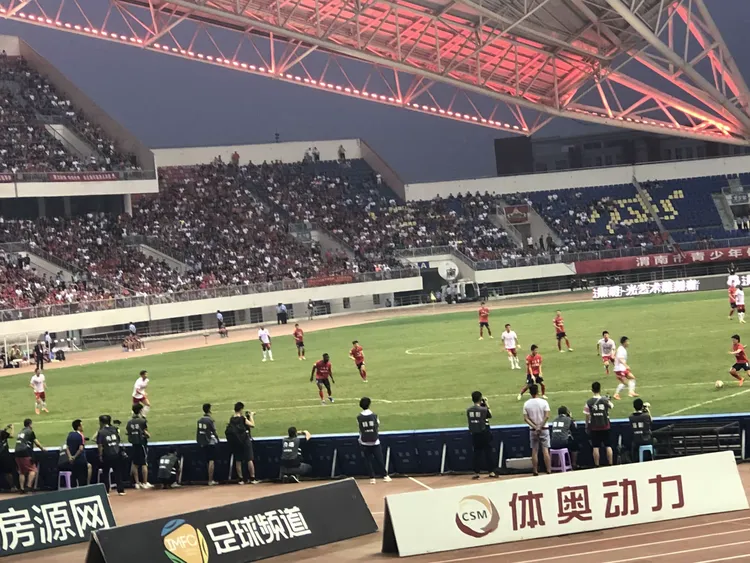 关于蒂姆重返赛场，出色防守首场状态出色，皇家马德里观众沸腾！上演精彩一战的信息
