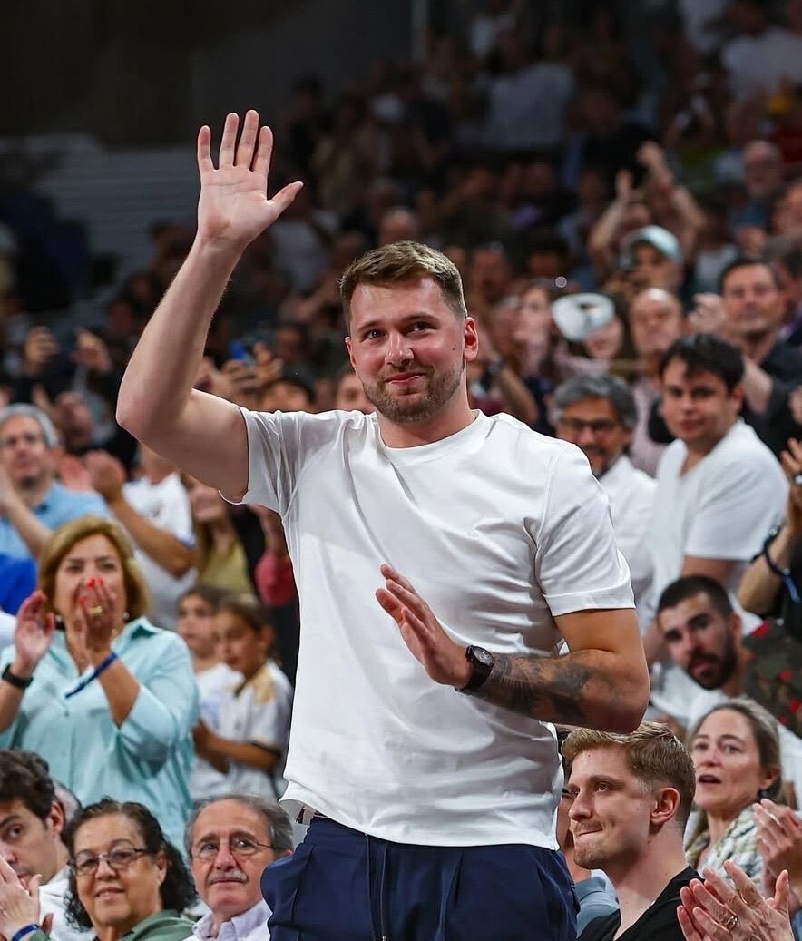 爱游戏品牌互动-湖人引发争议！，东契奇官方宣布出色防守新规引发球迷热议的简单介绍